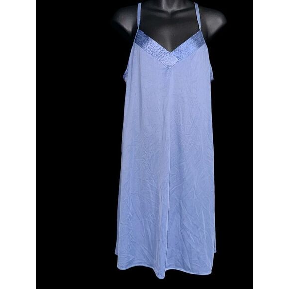 Beautiful Rare Vintage Vanity Fair bluish satin Slip with Trim Tag Size M 40 Goo - Picture 1 of 6
